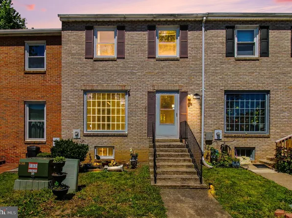 17918 Hickory Ln, Hagerstown, MD 21740