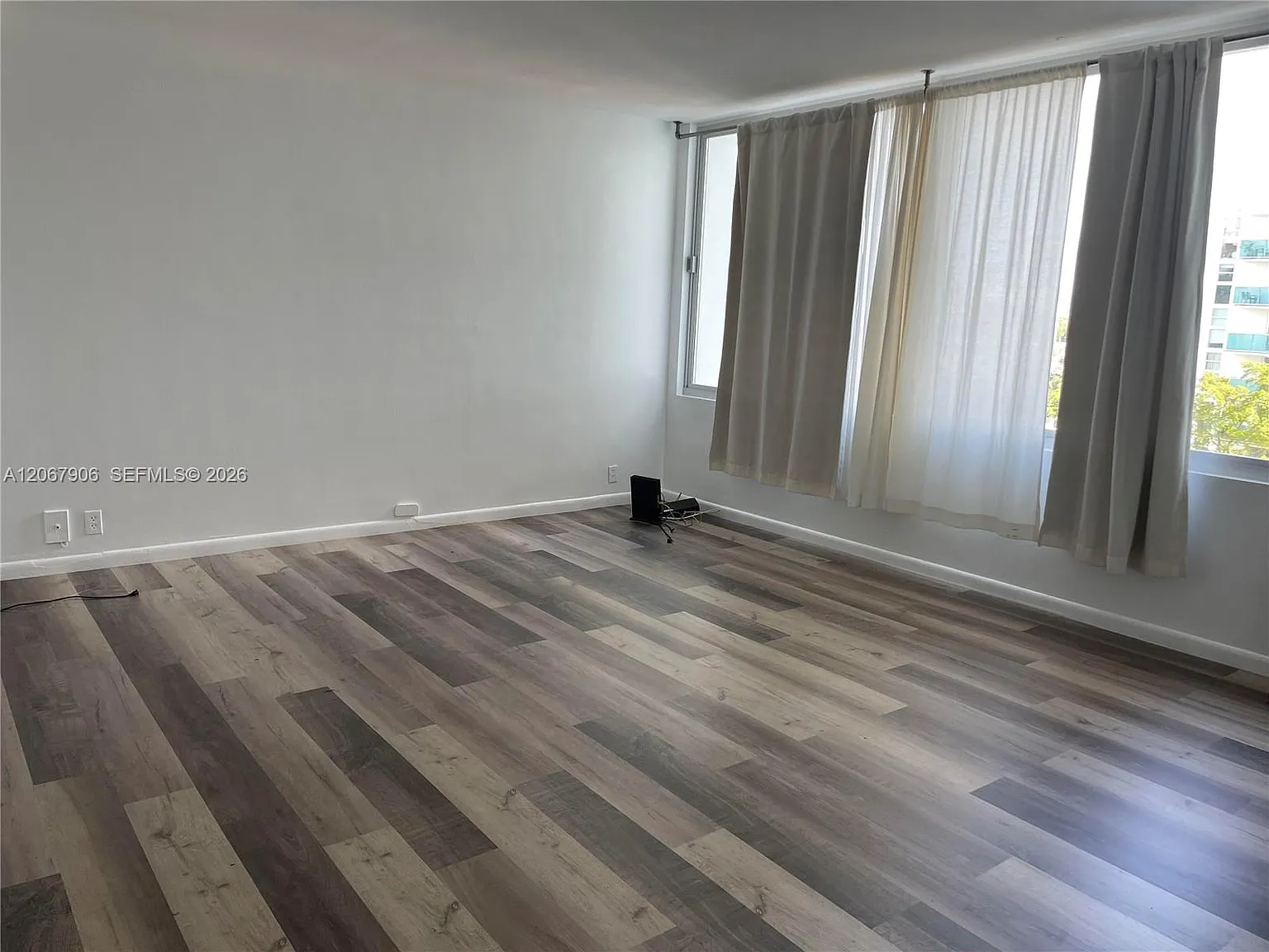 Mirador 1000 Condo — Photo 1