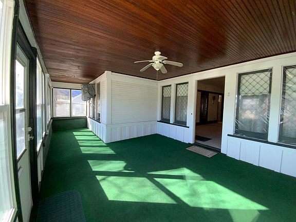 3rd image of 403 Rhodes Ave