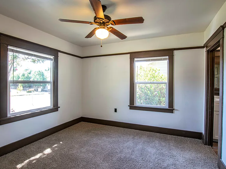 237 Orange Grove Ave — Photo 4