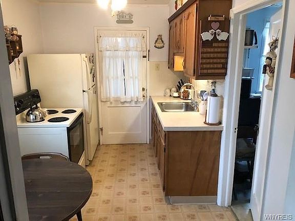 4th image of 1079 85th St