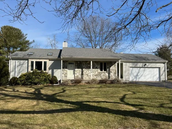 31 Tobin Ln, Bristol, RI 02809