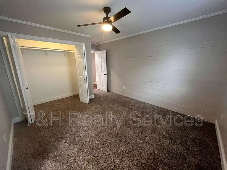 708 N Independence St — Photo 23