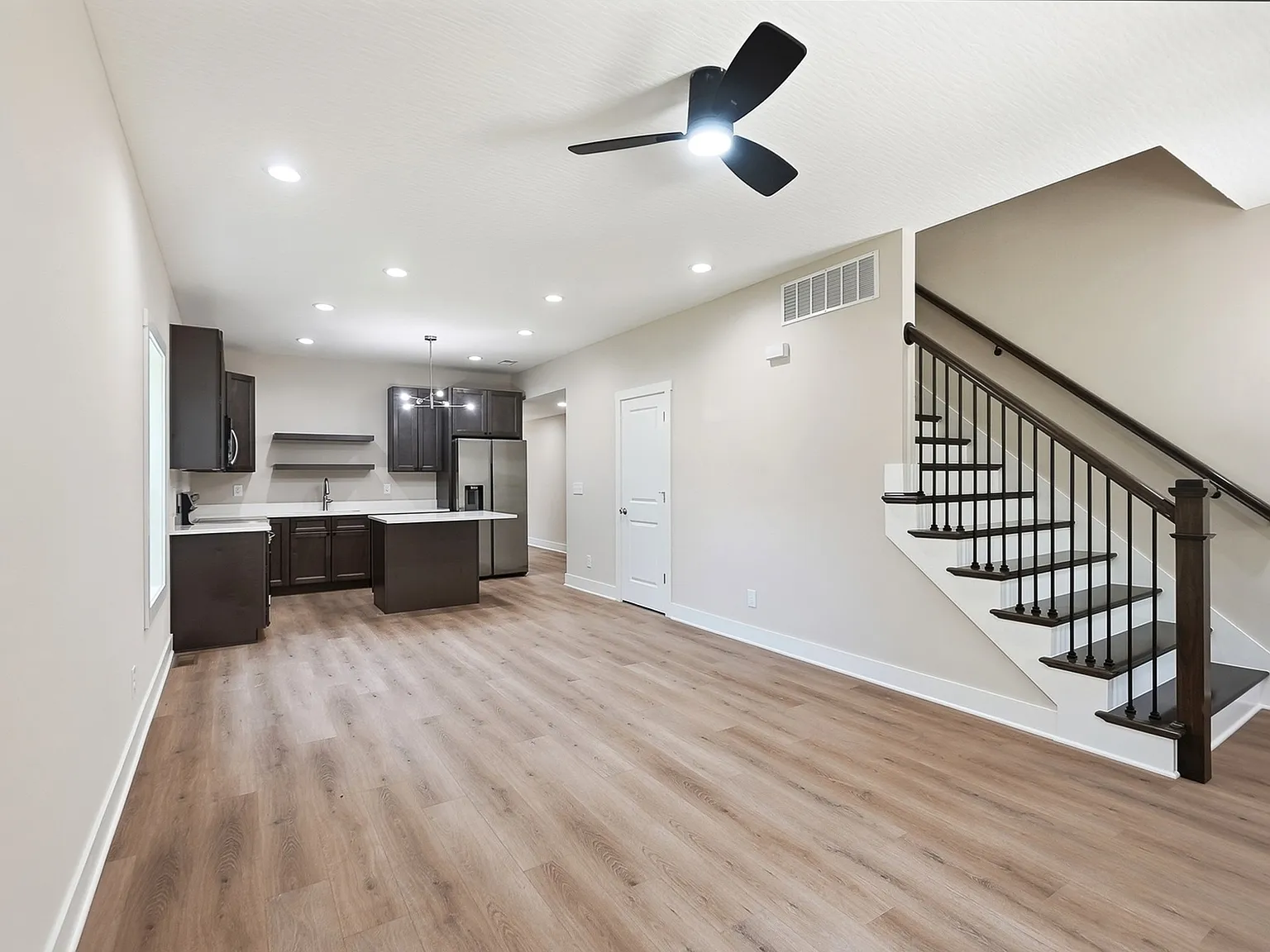 2 bed, 1330 sqft, $2,250 — Photo 4