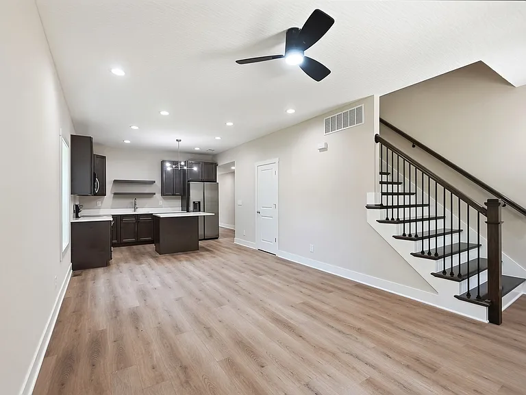 Familyroom to Dining area