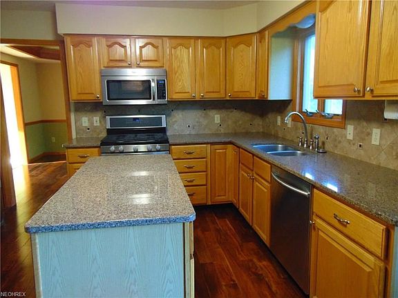 4th image of 115 Ravenglass Blvd