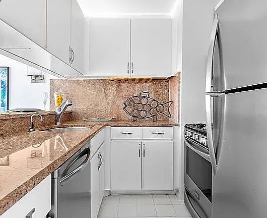 5th image of 300 E 62nd St APT 1001