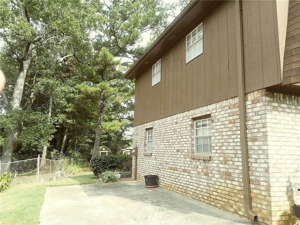 2nd image of 2916 Drexel Ln