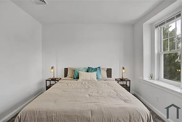 2 bed, 900 sqft, $1,325 — Photo 2