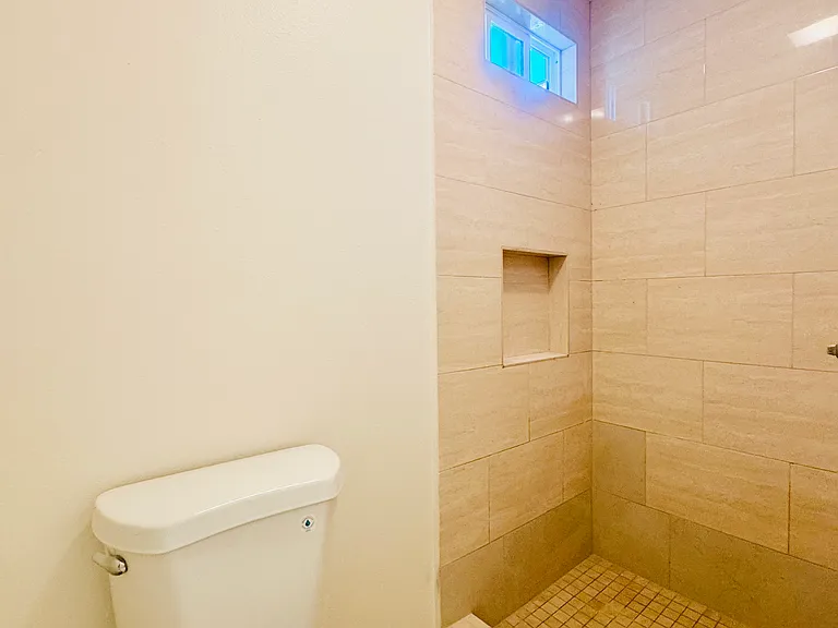 215 Venice Ave #3 — Photo 9