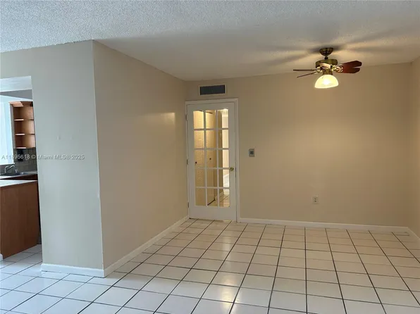9411 SW 4th St APT 202, Miami, FL 33174