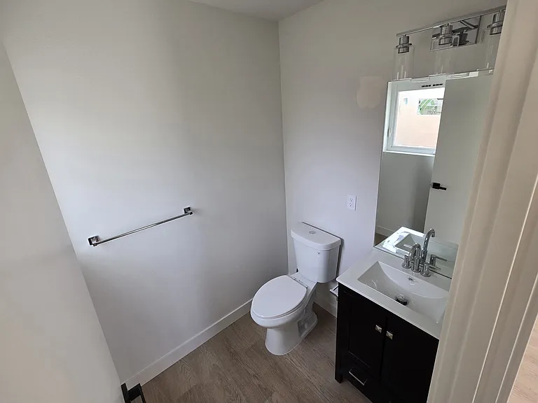 2nd floor 1/2 bathroom