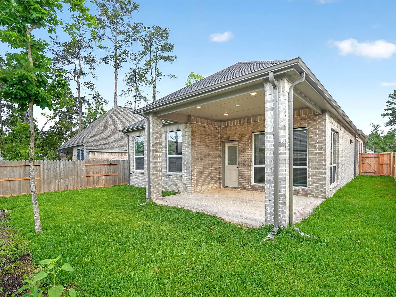3 bed, 2.0 bath, 1702 sqft, $2,450 — Photo 3