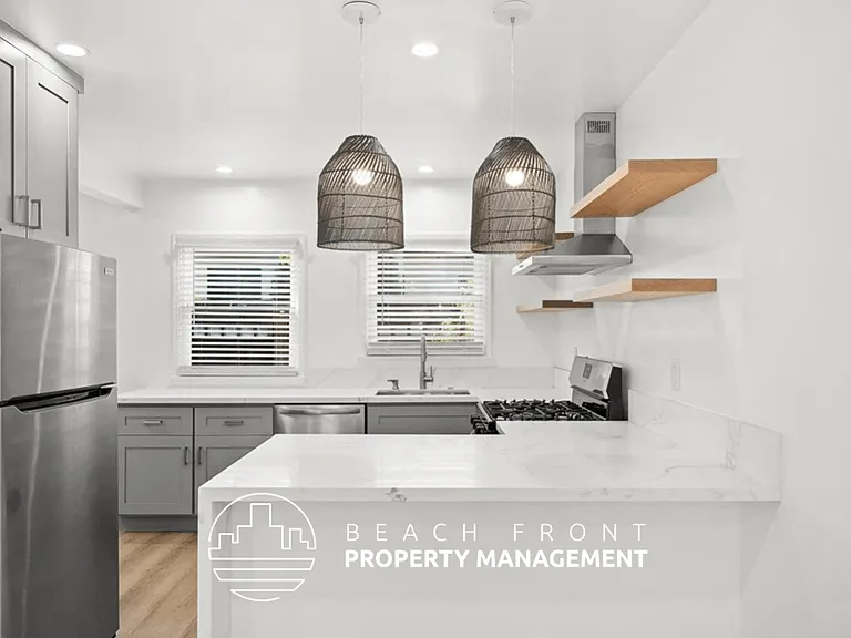 2450 Oak St — Photo 15