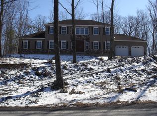 33 Timothy Lake Rd, Bushkill, PA 18324