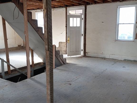 3rd image of 210 N Thomas St