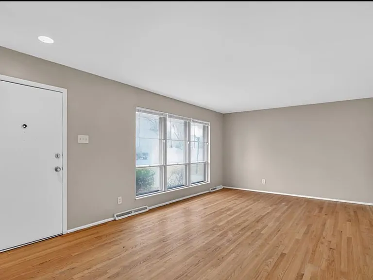 808 Bella Ln — Photo 4