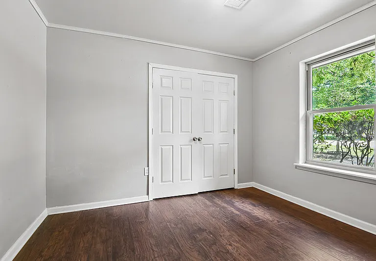 16944 Kenton Ave — Photo 9