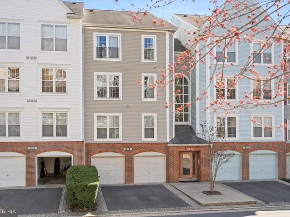 247 S Pickett St APT 302, Alexandria, VA 22304