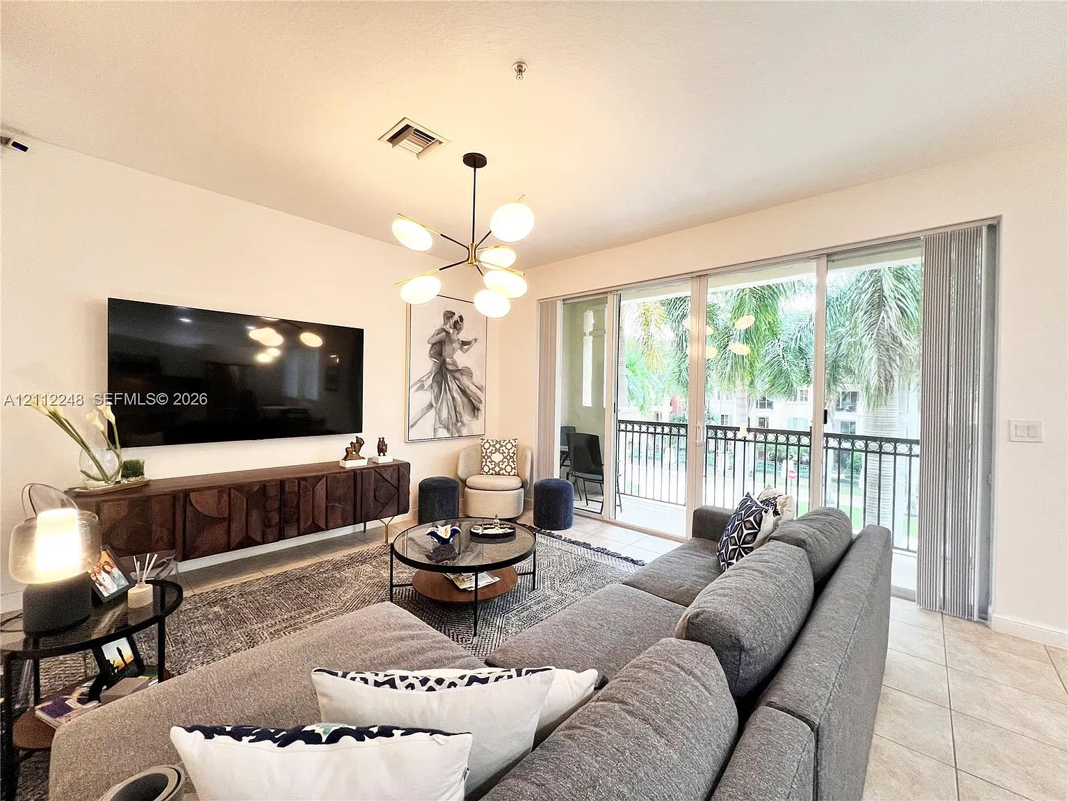 3 bed, 2.5 bath, 1900 sqft, $3,475 — Photo 4