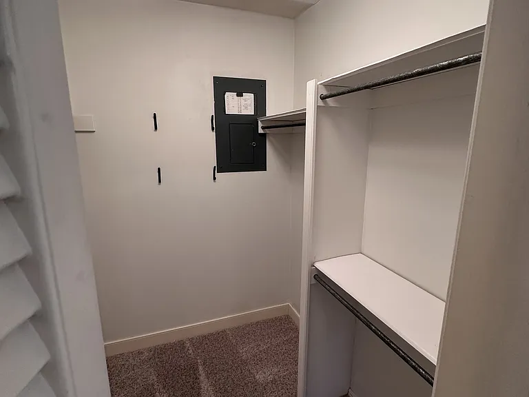 5912 N Sterling Dr — Photo 31