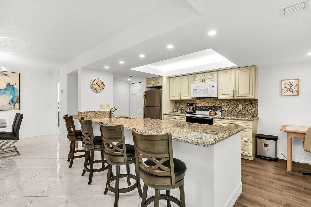 2 bed, 2.0 bath, 1175 sqft, $2,900 — Photo 1