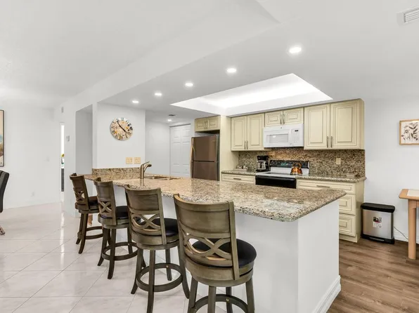 950 Egret Cir, Delray Beach, FL