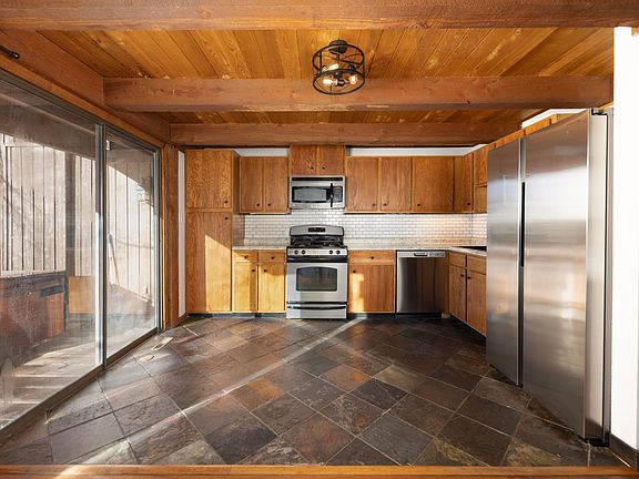 5th image of 580 Cartier Ct #3
