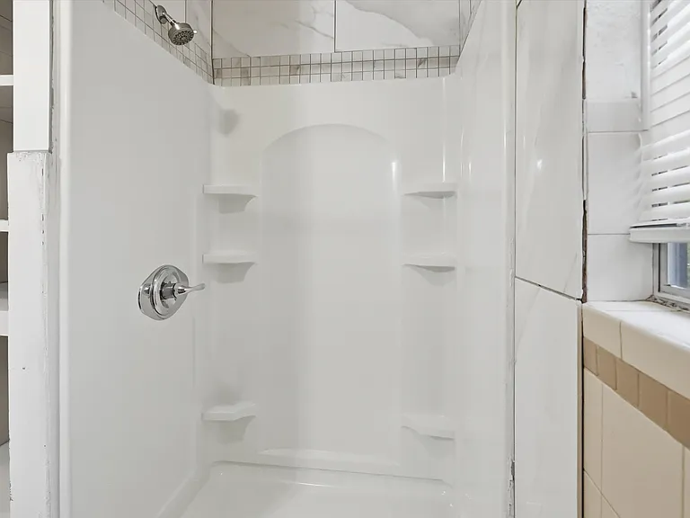 411 Poindexter Ave — Photo 16