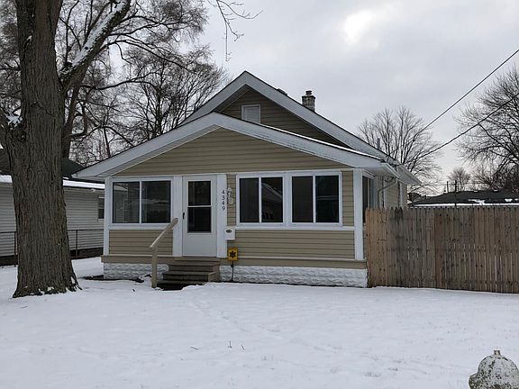 Great location.....right off of Monroe St.