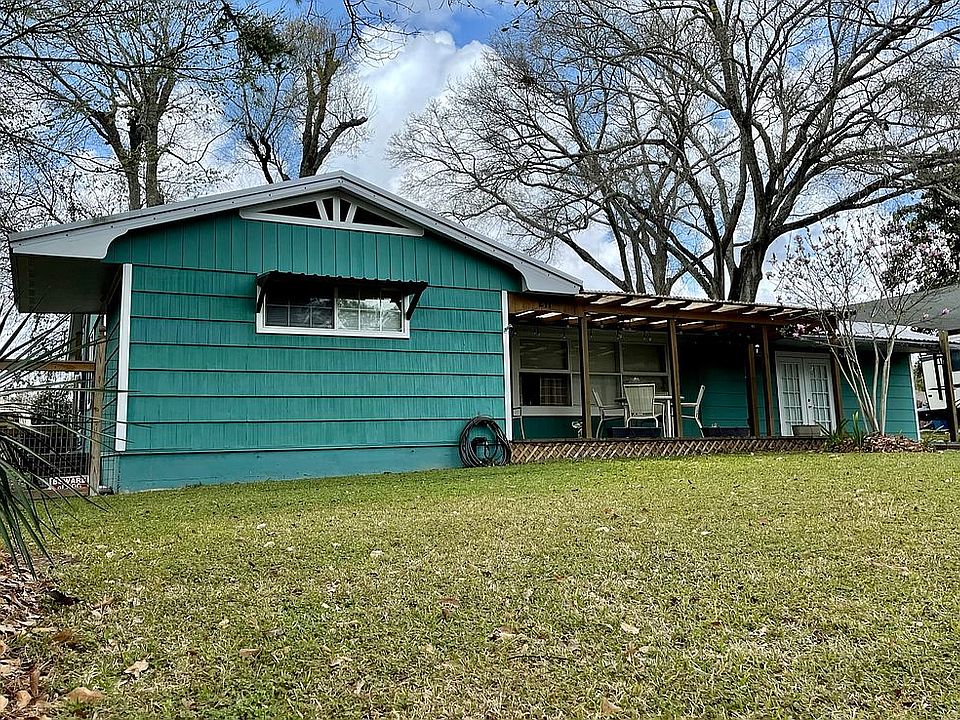 Front yard view