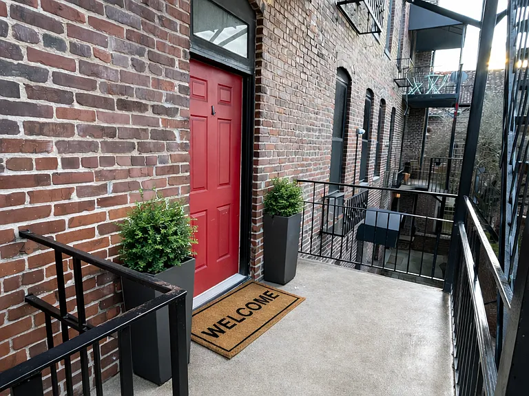 209 W 5th Ave #203 — Photo 2