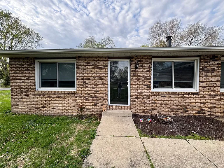 401 E Jones — Photo 1