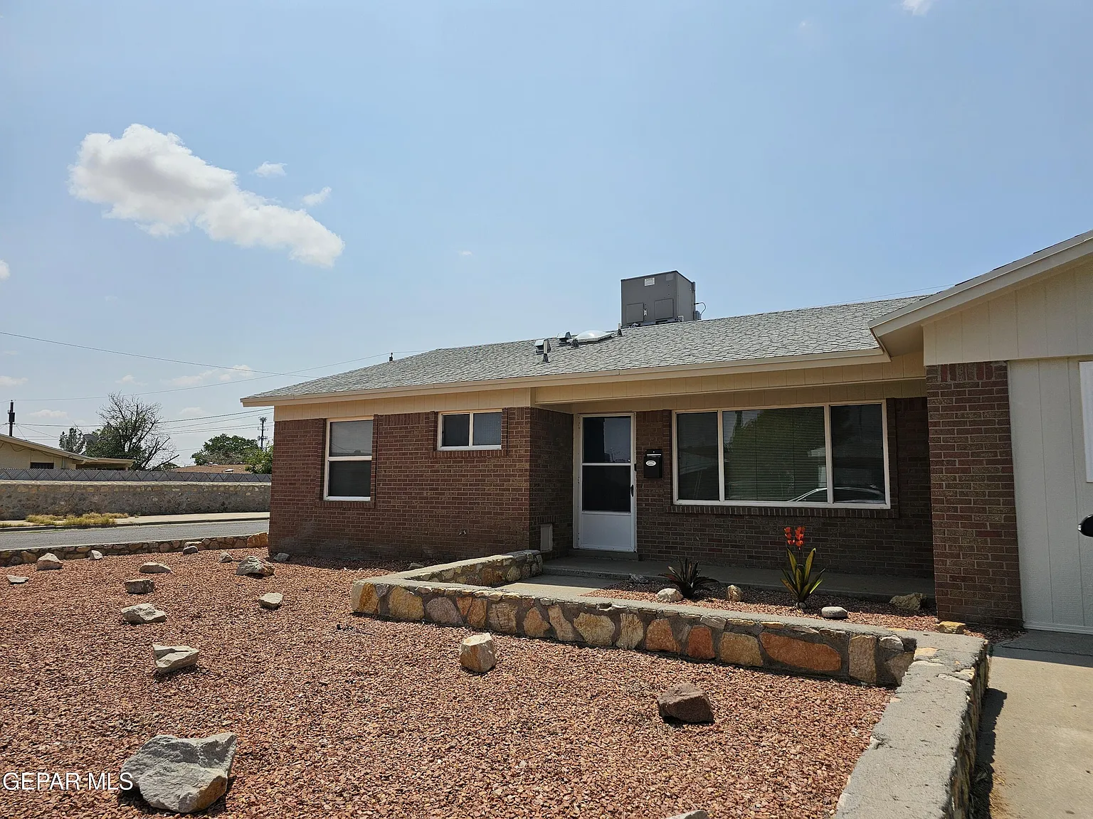 4 bed, 2.0 bath, 1456 sqft, $1,500 — Photo 3