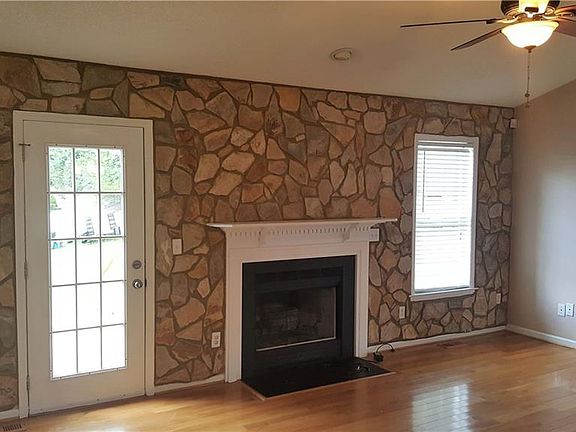 3rd image of 3994 Pelham Dr