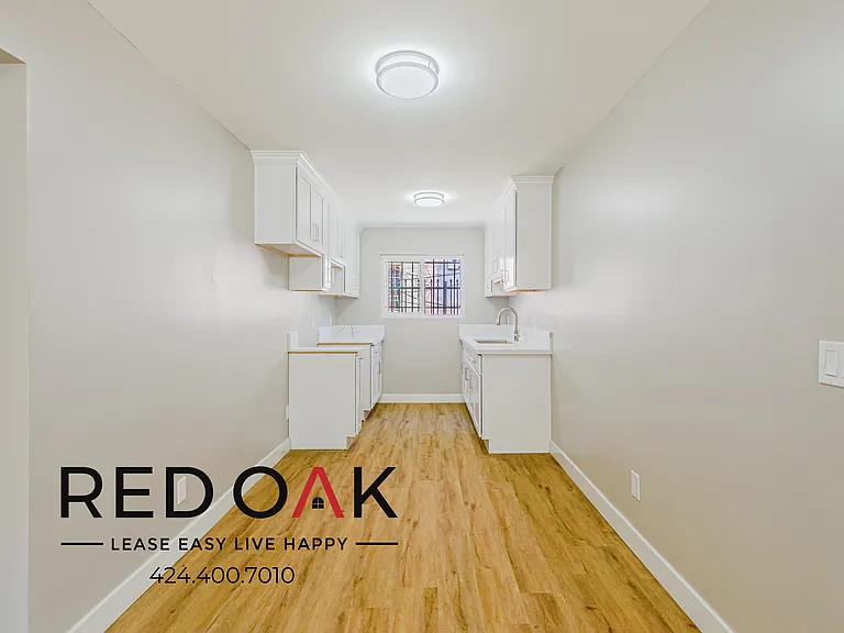 921 W 82nd St #2 — Photo 4