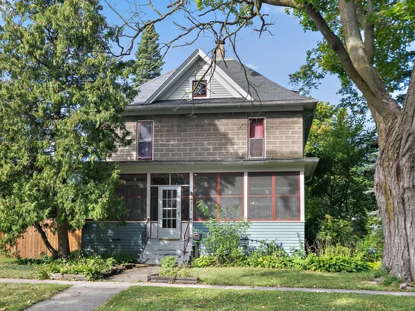 203 S Sycamore St, Genoa, IL 60135