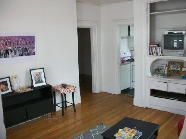 5 bed, 9999 sqft, $6,500 — Photo 1
