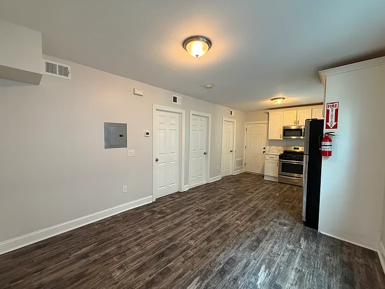 469 Alden St #1 — Photo 4