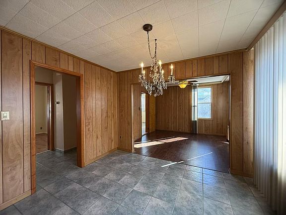 4th image of 59 Scott Ave #2