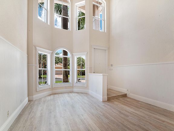 3rd image of 5040 Sancerre Cir