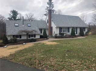 28 Hoskins Rd, Bloomfield, CT 06002