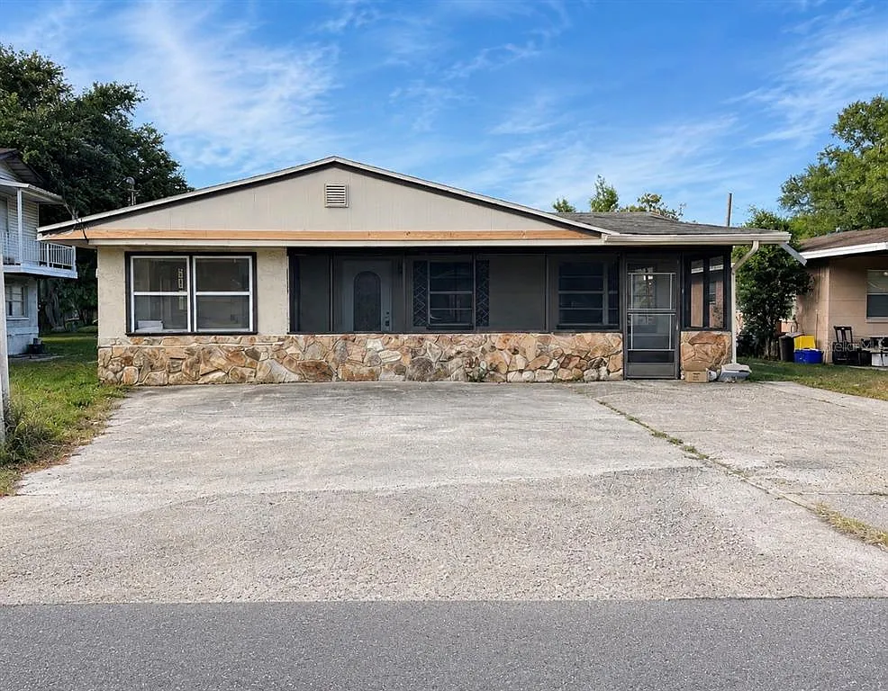 2 bed, 1.0 bath, 1218 sqft, $1,750 — Photo 1