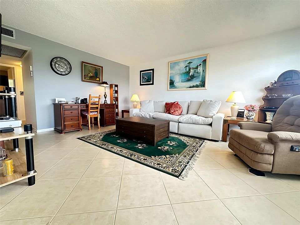 1st image of 4031 Lyndhurst J #4031