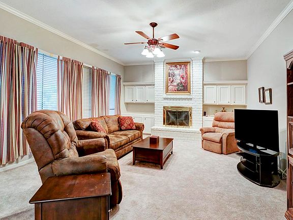 2nd image of 1842 Round Lake Dr