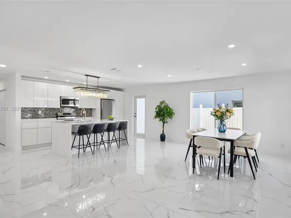 253 SW 4th St, Dania Beach, FL 33004