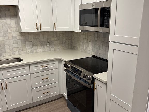 3rd image of 1103 Airline Dr