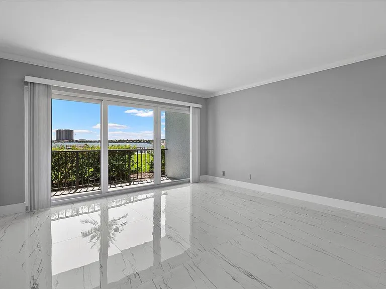 3040 Lake Shore Dr #101 — Photo 16