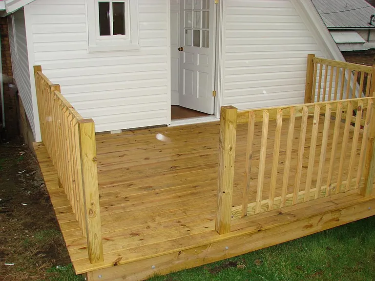 Deck off upstairs hallway/sitting area (10' x 15')