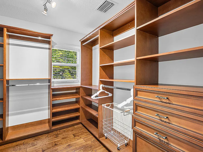 820 Palm Trl — Photo 23
